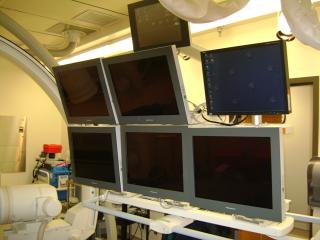 Oblique frontal view of 6 Modalixx G202MG LCDs on Siemens Bi-Cor cath lab